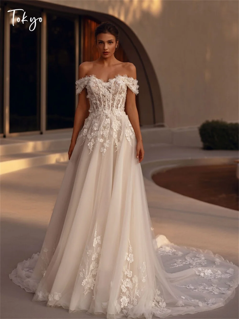 Tokyo Aangepaste witte off-shoulder trouwjurken Mouwloze tule Hofsleep bruidsjurk 2025, A-lijn bruidsjurk met ritssluiting op de rug
