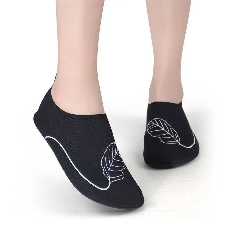 Men's Big Size Mesh Quickly Drying Wading Shoes Lovers Soft Sole Slip On Outdoor Beach Swimming Shoes Diving Shoes Yoga Shoes
