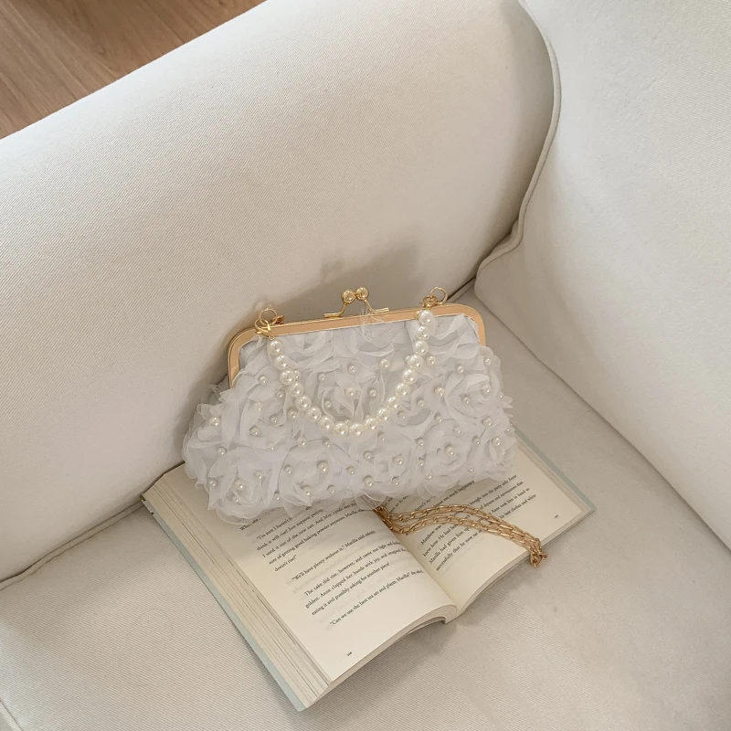 Lace Evening Bag for Women Floral Kiss Lock Elegant Rose Clutch with Chain Strap Vintage Pearl Clutch for Wedding Prom Tea Party