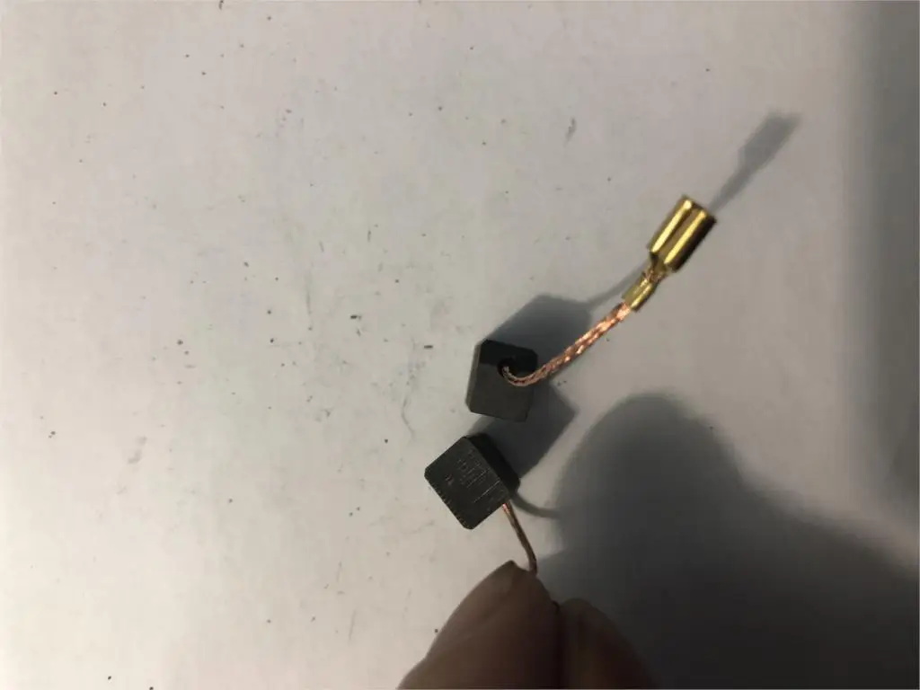 2pcs 33/64" x 5/16" x 15/64" 13 x 8 x 6mm Motor Carbon Brush Motorcarbon for Dewalt 100 LF1