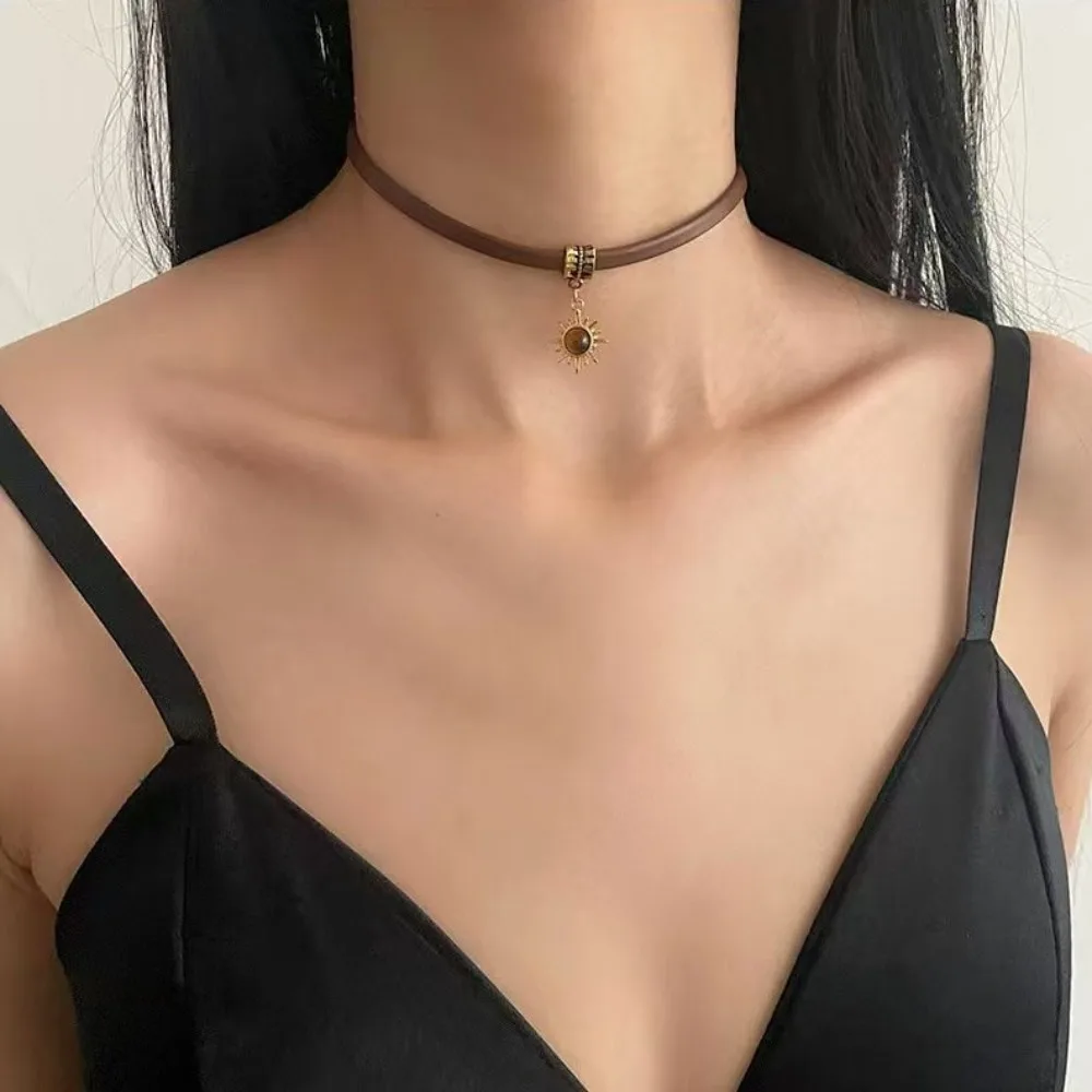 خمر حجر الشمس قلادة القلائد البني بولي Leather الجلود المختنق قلادة للنساء الفتيات العصرية الخريف الشتاء هدايا مجوهرات الأزياء