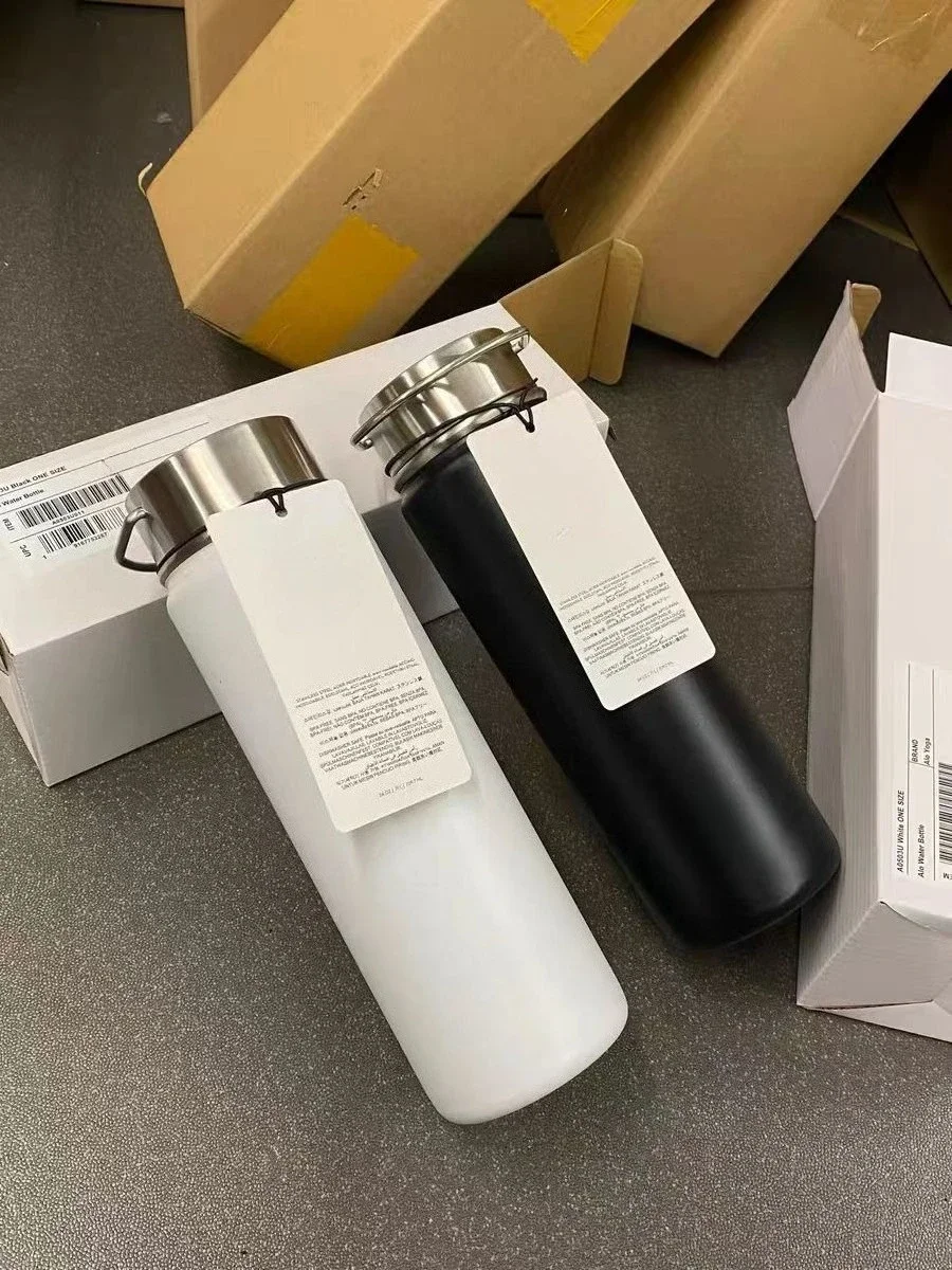 

LO Solid Colo Sports 710ml Insulated Water Bottle for Hiking 316 Stainless Steel Water Bottle with Handle Metal Water Bottle