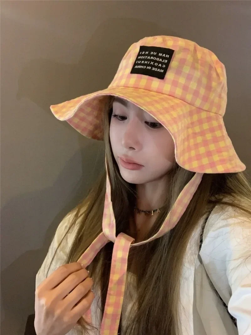 Ins Blogger Retro Plaid Tie Strap Eimer Hut Frauen Sommer Reise Vielseitig Fischer Hut Mädchen Mode Beliebte Breite Krempe Sonne Kappe – Detail 9