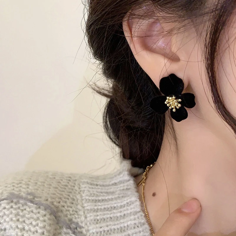 Black Velvet Flower Earrings Flocking Earrings Temperament Senior Atmosphere Earrings Female Jewelry
