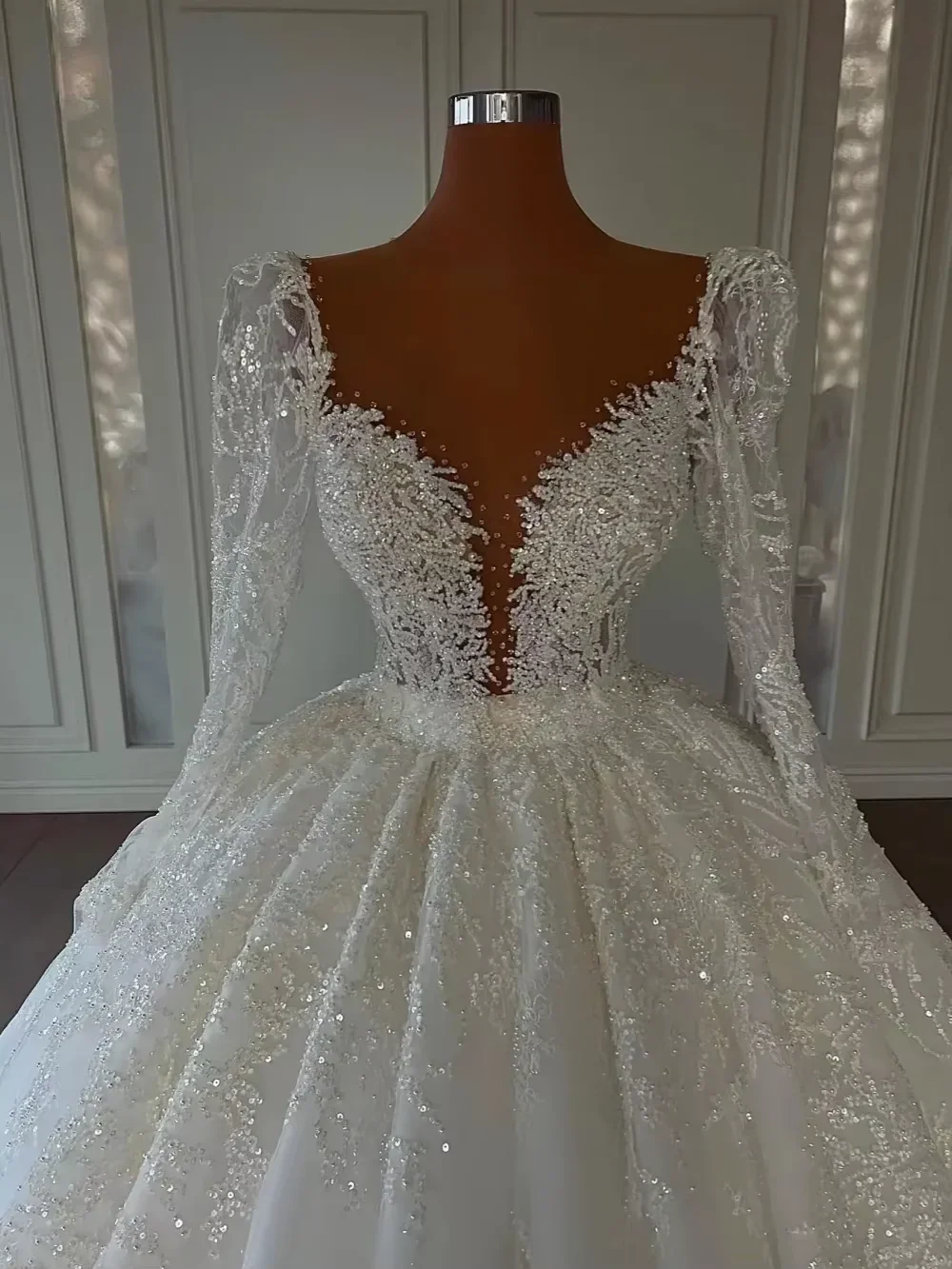 Abiti da principessa personalizzati lucidi sexy con scollo a V profondo Glitter Paillettes Perle Abito da sposa Appliques Abito da sposa lungo Vestido De Novia