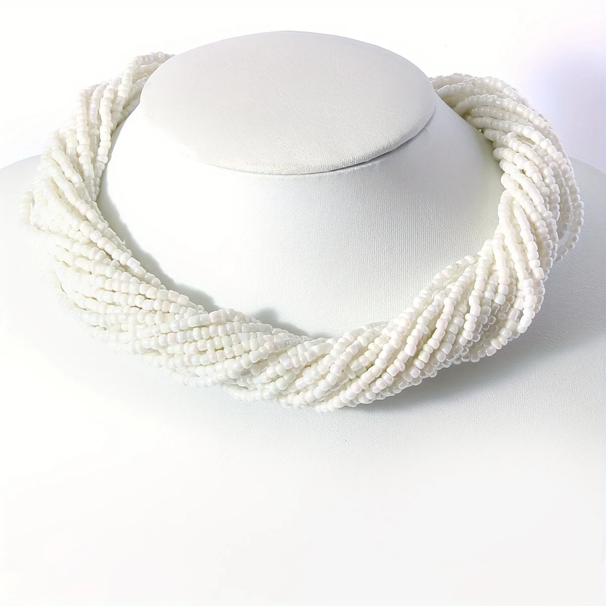Boho-chic Glass Beaded Choker Necklace - Elegant & Sexy Short Clavicle Chain For Women, Perfect For Everyday Wear