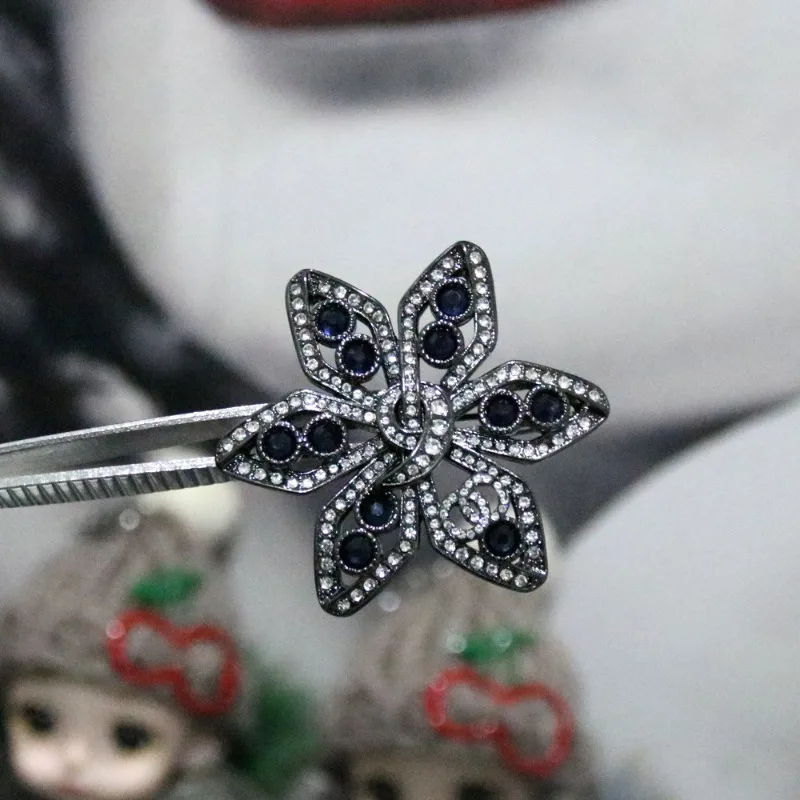 

9773 Xiaoxiang's New Light Luxury Fashion Temperament Versatile Clothing High-end Heavy Industry Diamond Brooch