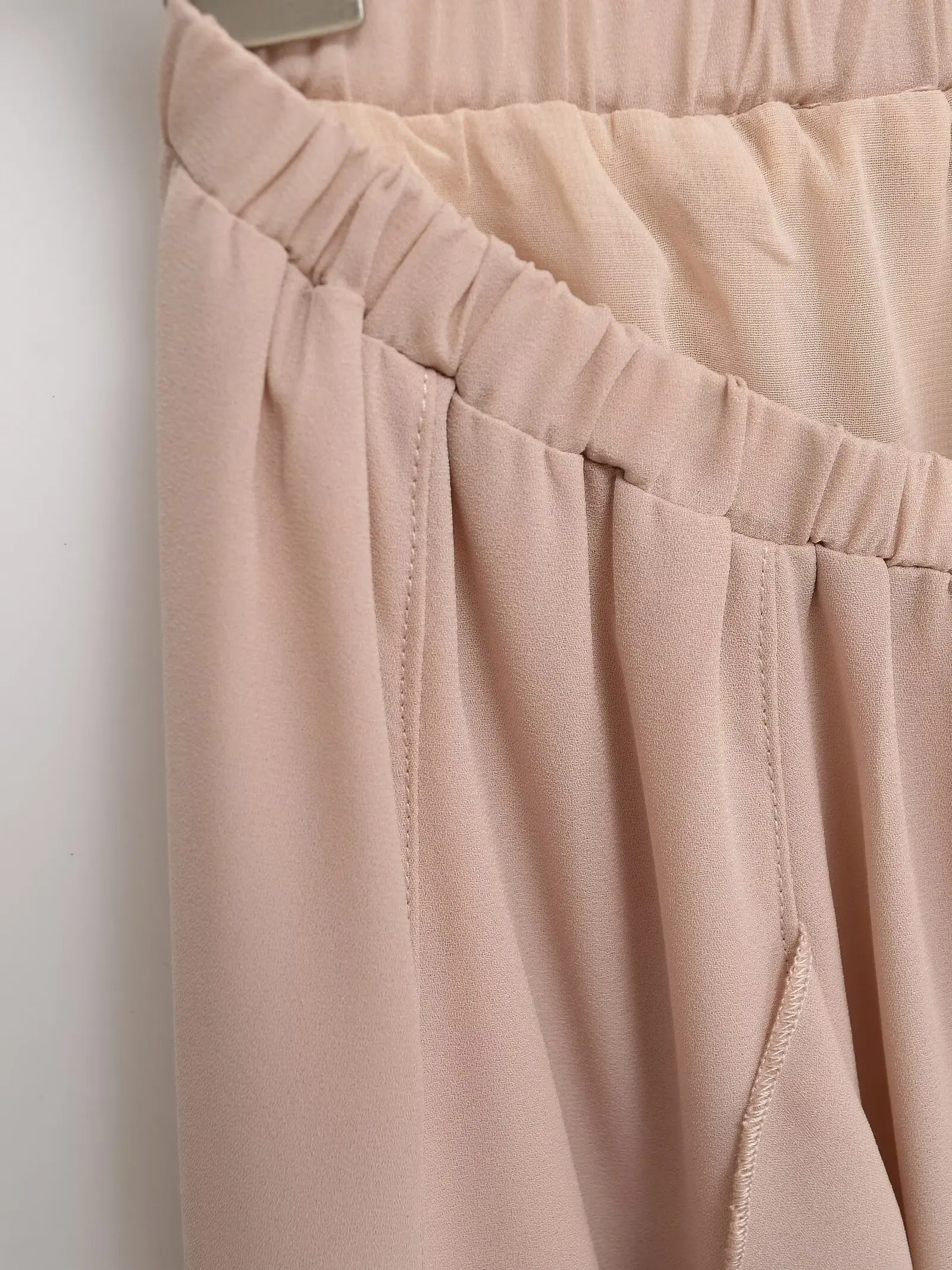 تنورة نسائية أنيقة موديل 2025 غير رسمية عالية الجودة بطول الركبة ذات طبقات وردية تنورة ميدي مرنة على شكل حرف a أنيقة على شكل حرف a وكشكشة متدرجة #3