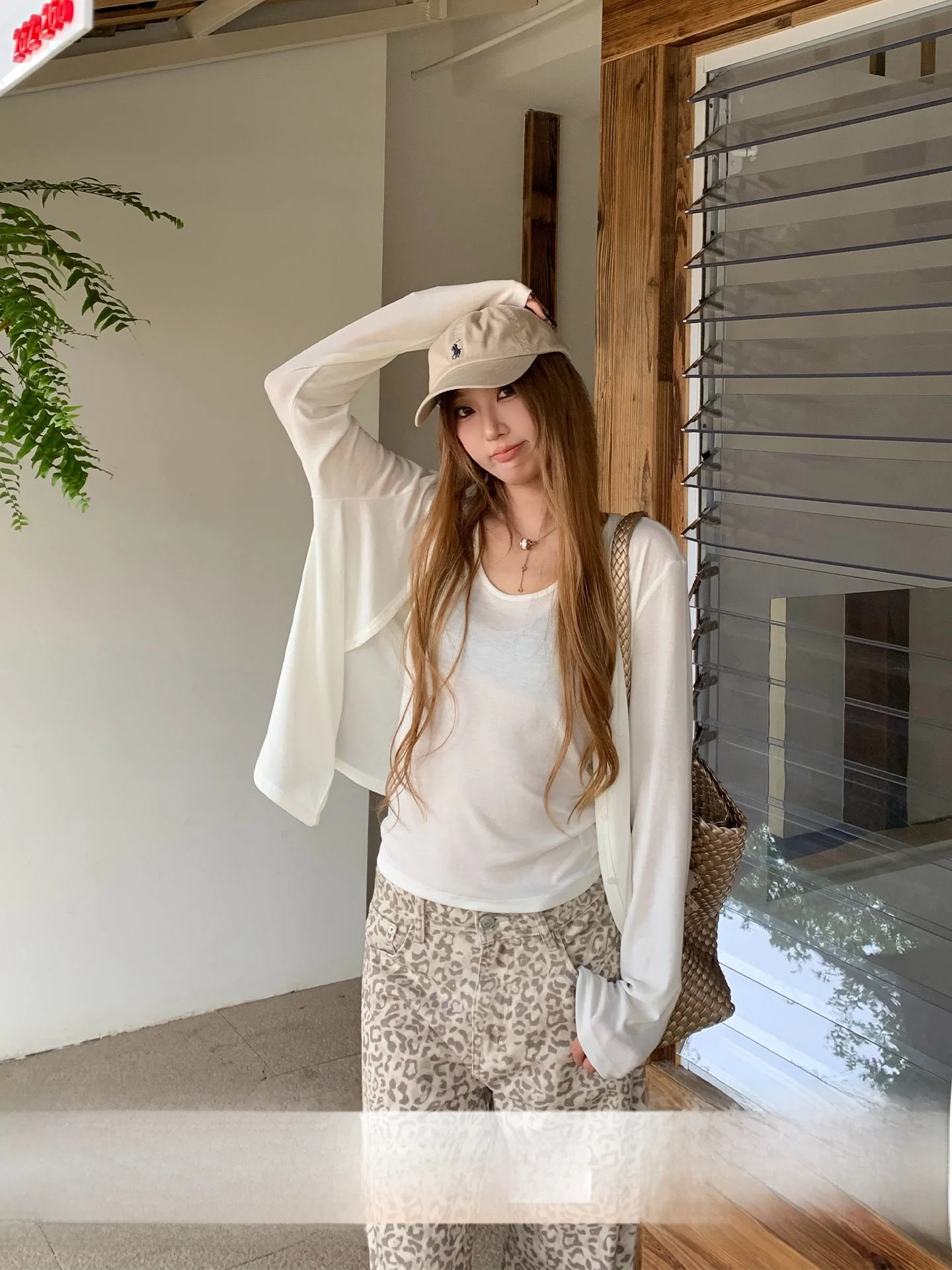 

Корейский стиль: Женский весенний комплект из двух предметов – верхняя одежда для защиты от солнца и нижняя одежда, повседневный свободный крой, высокая талия, однотонный.