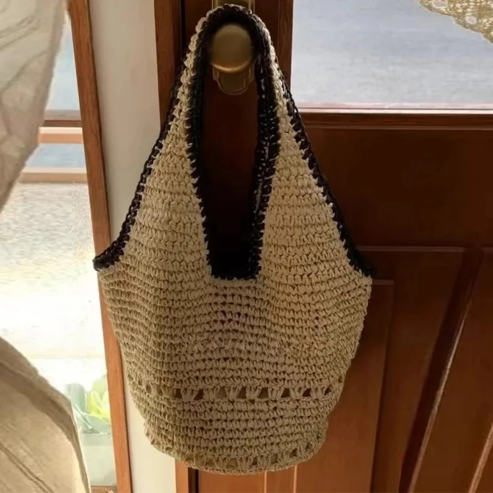 حقيبة يد منسوجة من القش لعام 2025 أنيقة ذات سعة كبيرة حقيبة كتف نسائية عصرية مصنوعة يدويًا حقيبة شاطئية للإجازات الراقية