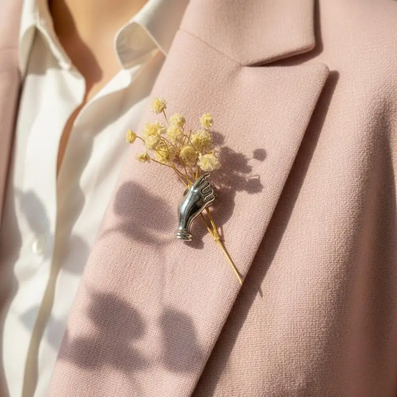 Fashion Alloy Hand-Held Flower Necklace Brooch Versatile Suit Pin Accessories For Daily Wear Parties Gifting
