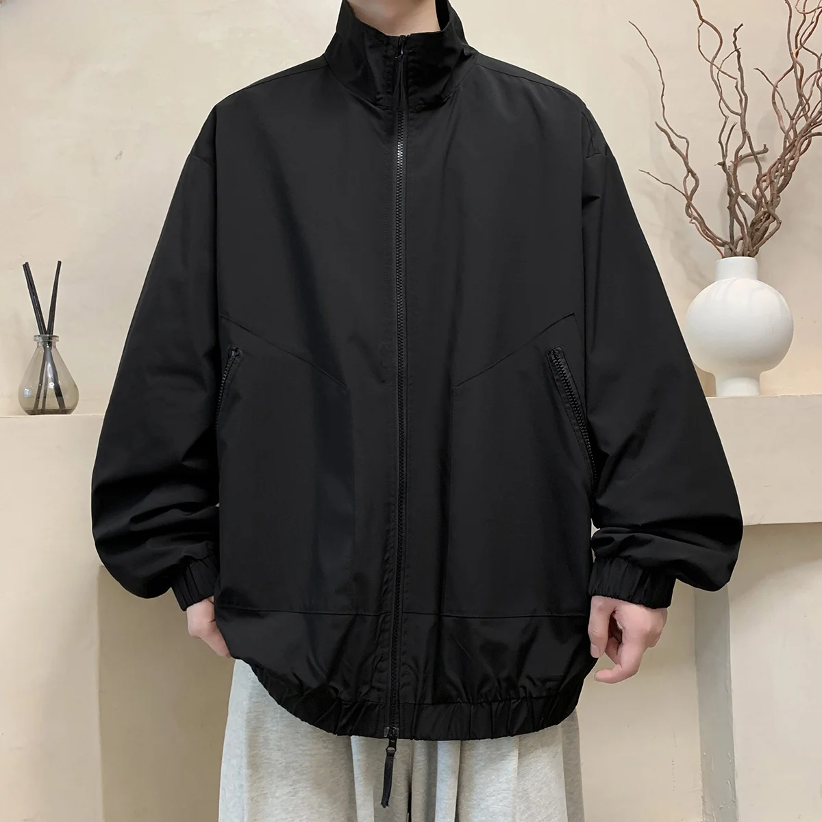 

Мужская куртка оверсайз больших размеров, модная, свободного кроя, с воротником-стойкой, весенняя, повседневная, в уличном стиле, с декоративной молнией, эластичная, с утягивающим эффектом