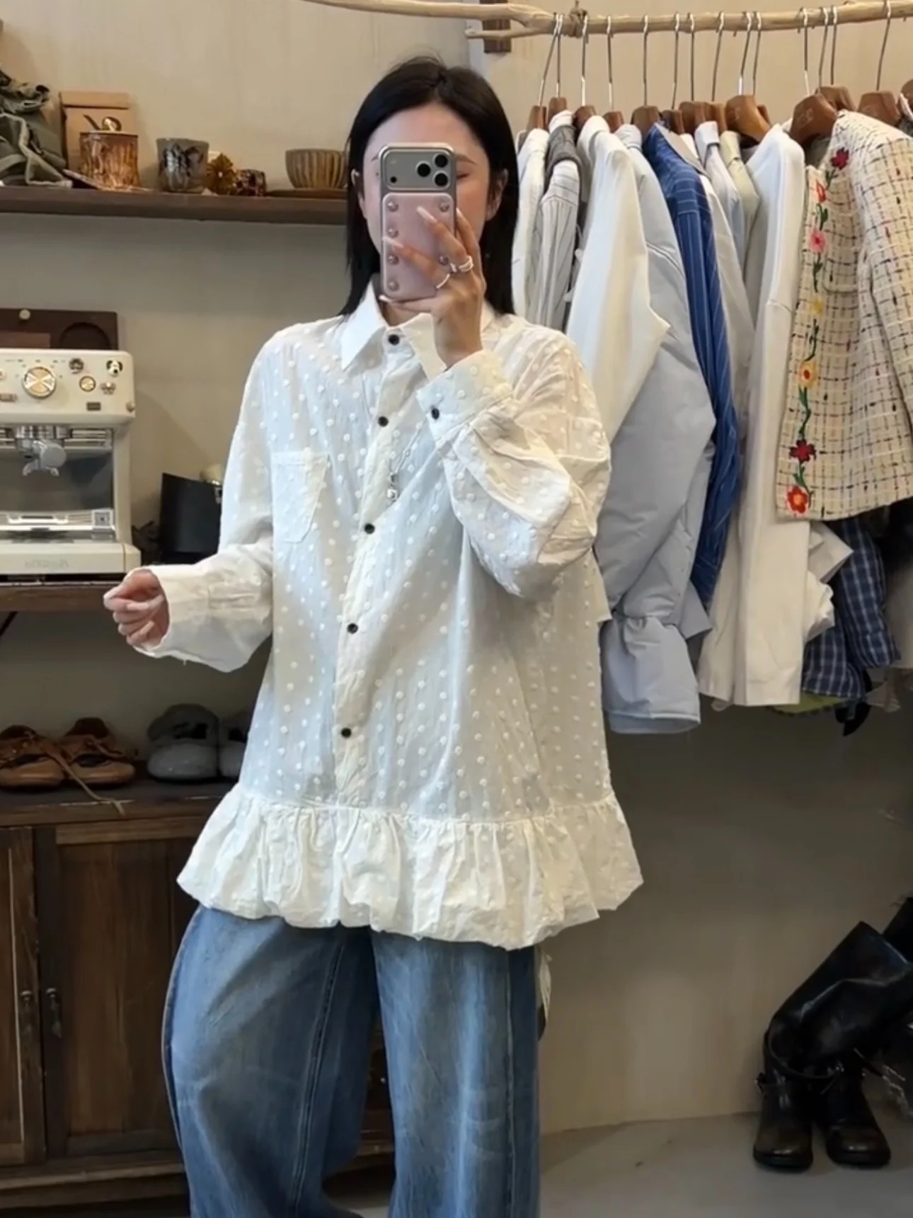 

Корейское платье миди свободного кроя с вышивкой, воротником-стойкой, принтом в горошек, из дышащей смесовой ткани (хлопок/полиэстер)