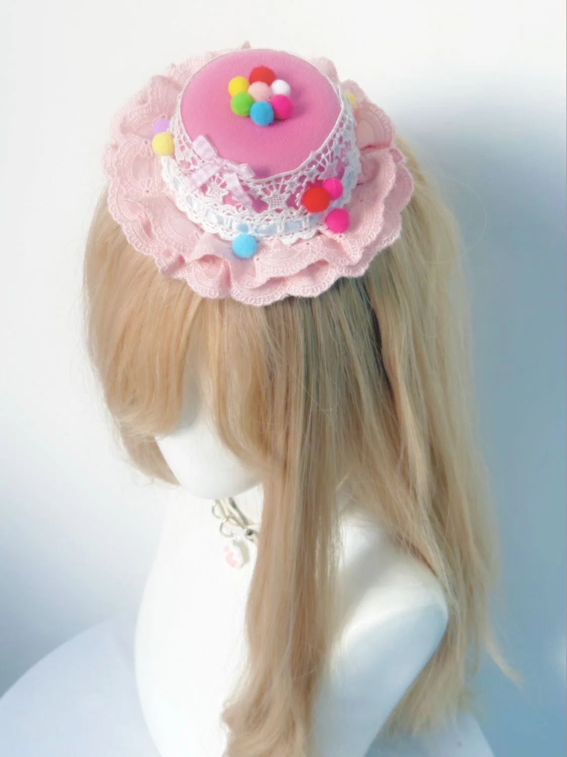 Mini sombrero rosa con pinza para el pelo con bola de encaje de dopamina para mujer, tocado para tomar fotos, decoración de fiesta de Lolita, horquilla para mujer y niña