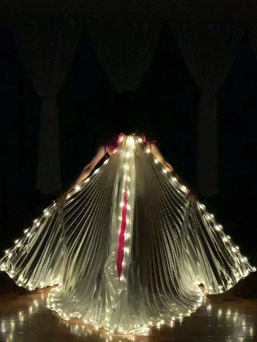 ชุดคลุมปีกเรืองแสง LED สีเงินเหลือง สำหรับการแสดงระบำหน้าท้องในวันฮาโลวีน