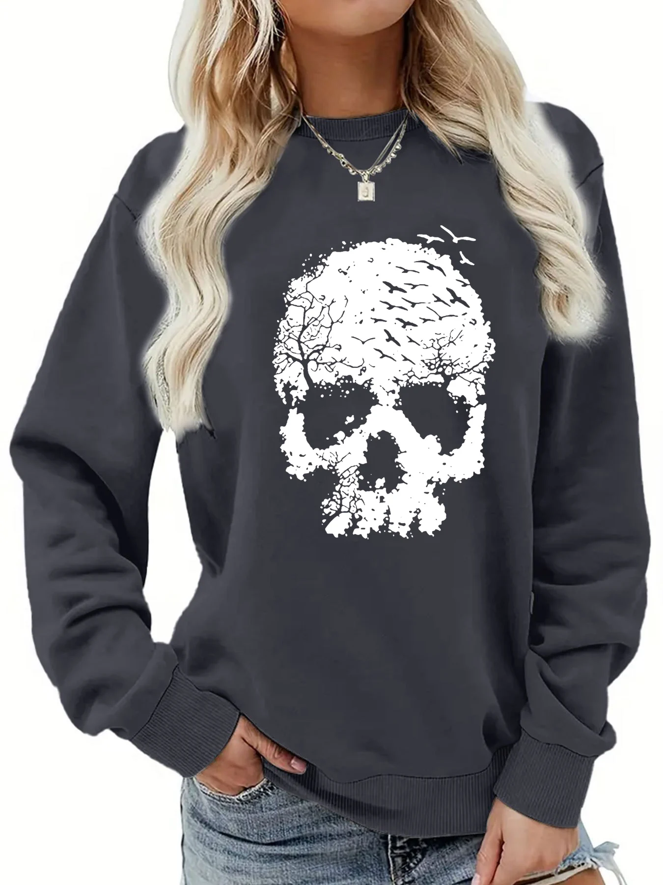 Women's autumn and winter casual fashion loose and comfortable warm skull pattern printed round neck long sleeved pullover