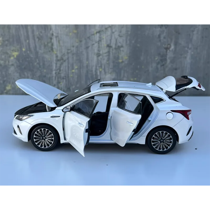 Diecast 1: 18 Scale ChangAn Yidong XT Second-generation Fine Decoration Two door Edition Simulation Alloy Car Model Souvenir