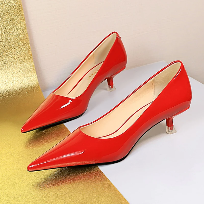 Patent Leather Mid Heel Women Shoes 2024 Spring New Kitten Heels 4.5 Cm Pointed Shoes Women Pumps Occupational OL Office Heels