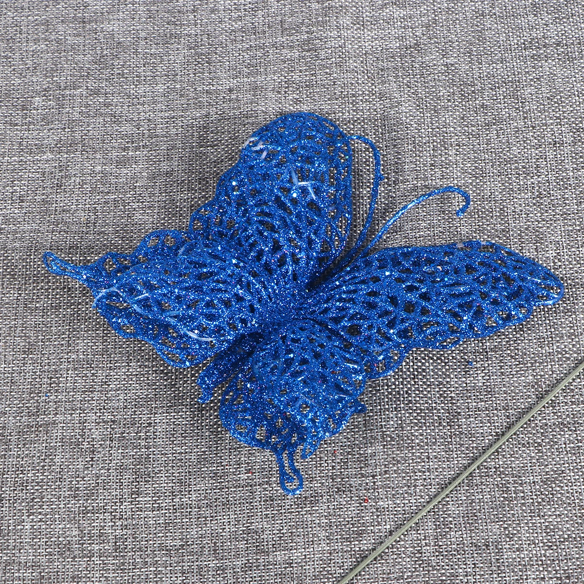 

6pcs Christmas Butterfly Decorations for Tree naments Home Festive Centerpieces Christmas Tree Decorations Holiday Wind Chimes
