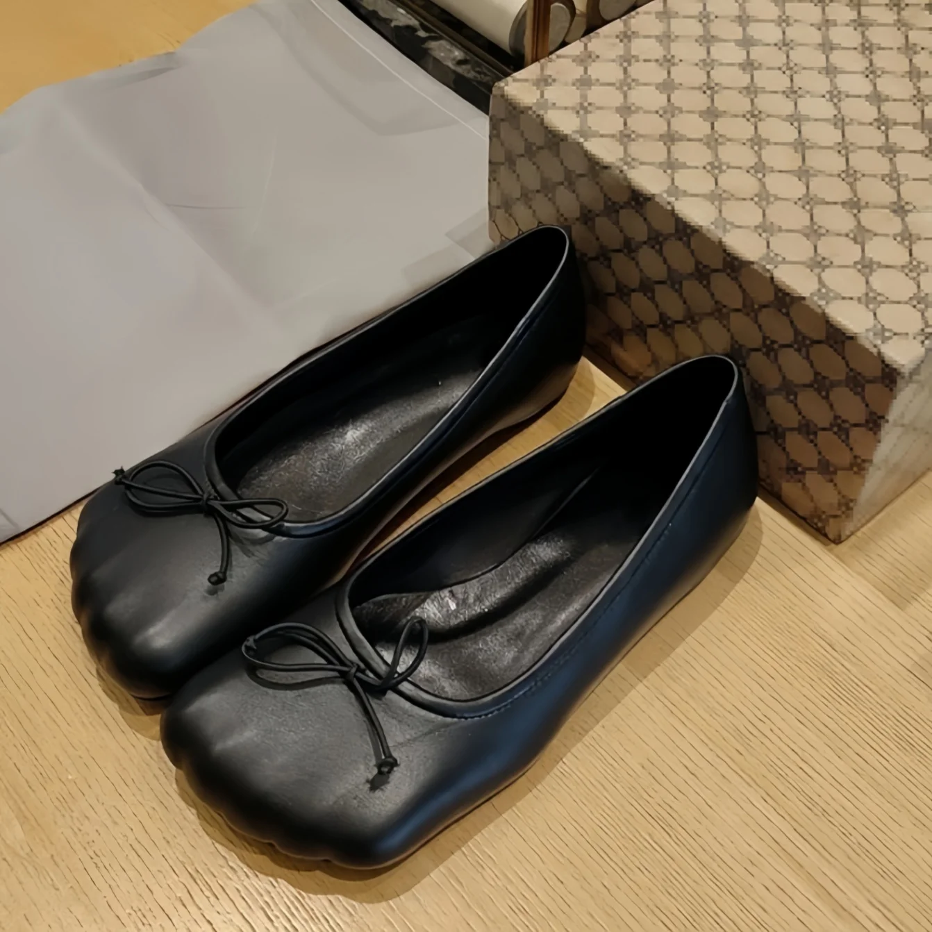 2026 Brand New Summer Cool Protruding Toes Mules Flats Chic Slip On Comfy Walking Fashion Leather Toe Shoes High Quality Shoes