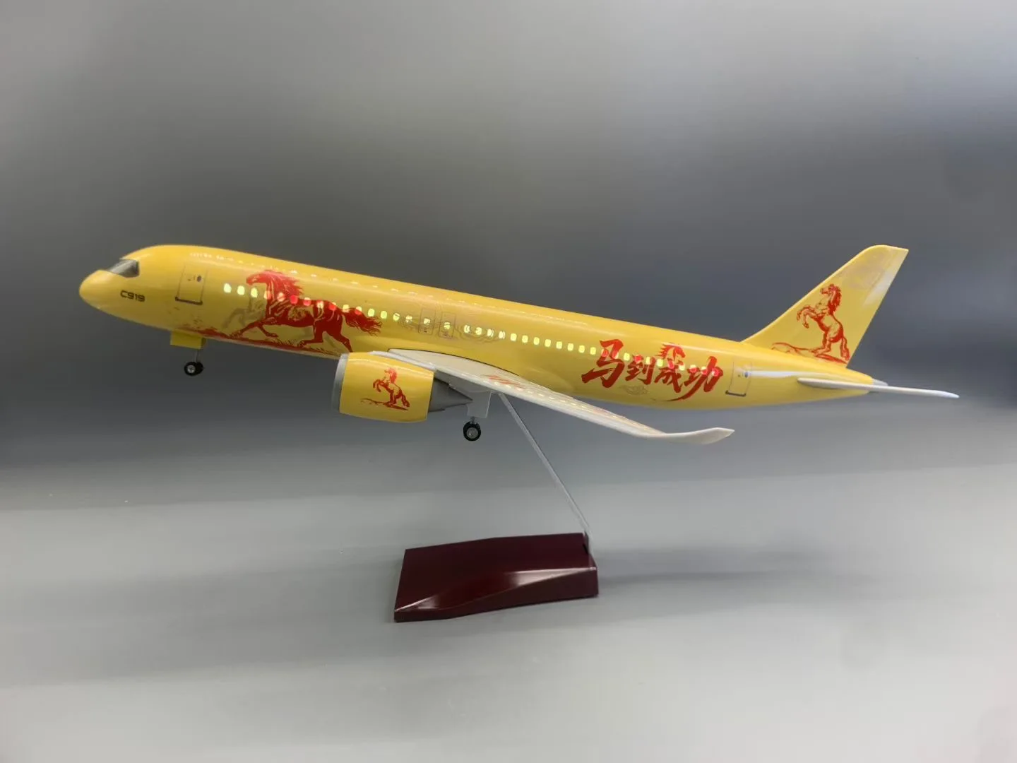 47cm 1:80 Scale Aircraft C919 Passenger Model Airplanes Year Of The Horse Souvenir Plane With Lights & Wooden Base Festival Gift