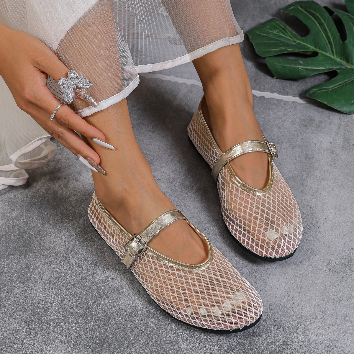 

New Summer Mesh Falts Shoes Women Sandals Breathable Ballet Comfortable Mary Jane Leisure Buckle Strap Women Loafers Shoes