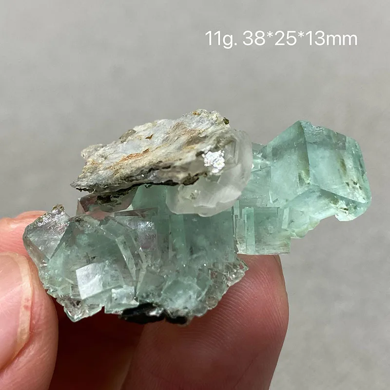 

100% natural Xianghualing vitreous green matrix fluorite rough mineral specimen healing crystal gem collection