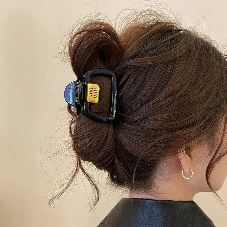 

Retro Fashion Hair Grab Clip High Sense 2025 New Women's Hairpin Simple Half-tie Hair on The Backof The Head Sharkclip Headdress