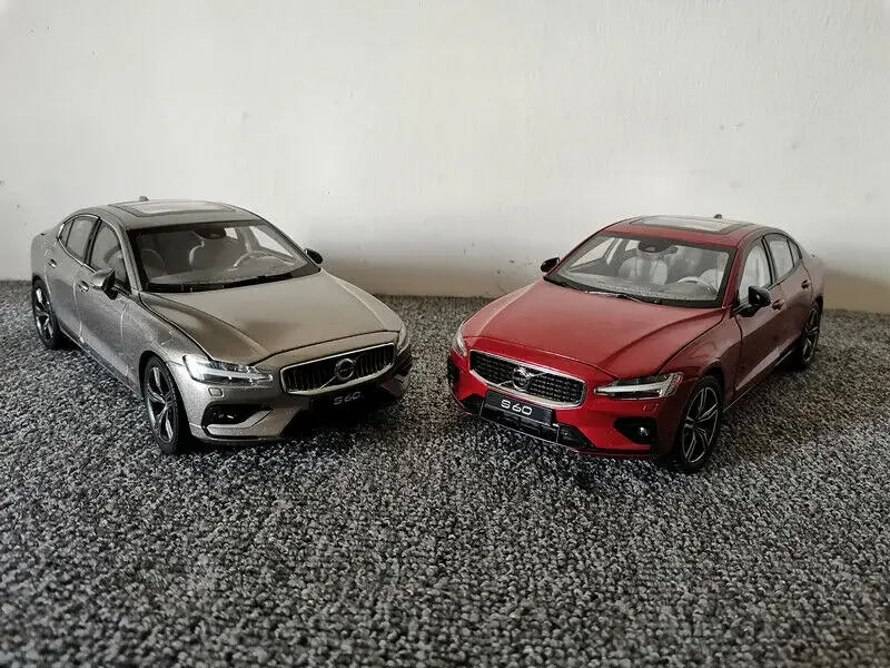 

1/18 For Volvo S60 2020 Diecast Car Model Toys Hobby Kids Boy Girl Gifts Display Red/Gray Collection Ornaments