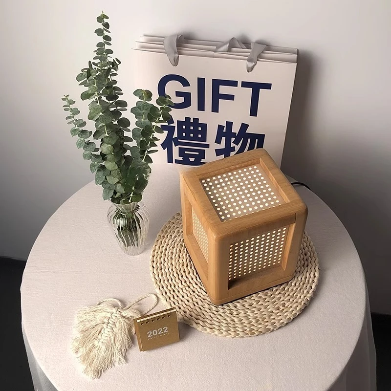 

Japanese retro log wind bed and breakfast living room study lamp