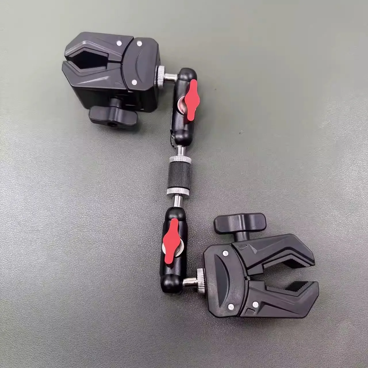 

Versatile Double-Headed Large Clamp Metal round Tube Selfie Stick Support 360 Degree Fixed Joint for Photography Equipment