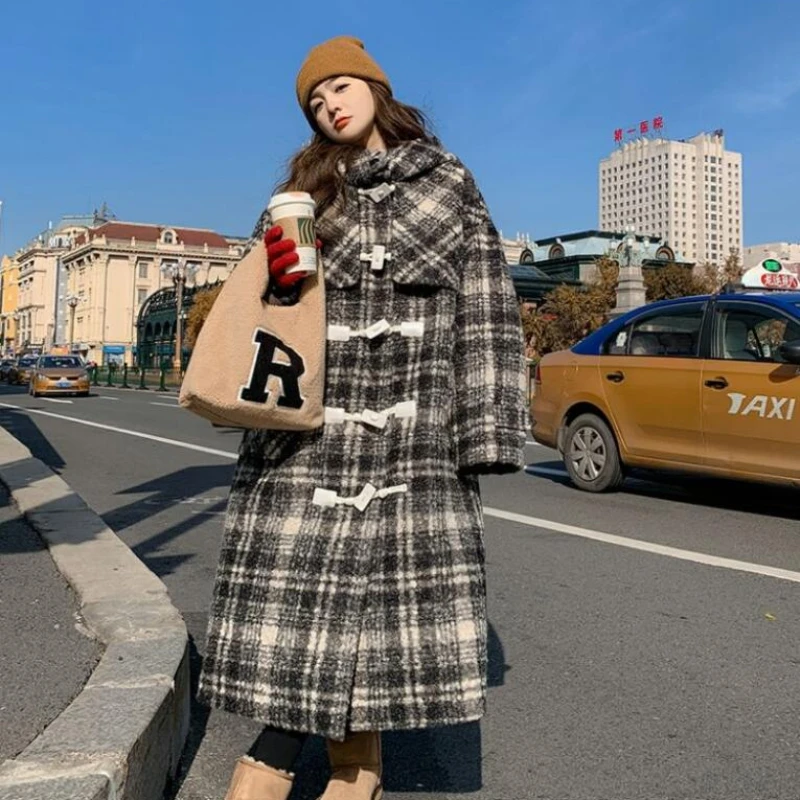 

Winter New Women Horn Button Woolen Coat Female High-Grade Hooded Retro Plaid Outwear Casual Fashion Long Below The Knee Outcoat