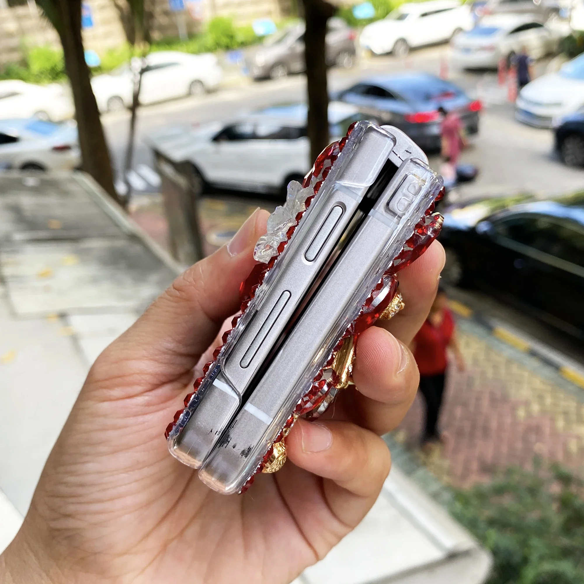 Роскошный чехол для телефона со стразами и милым медведем для Samsung Galaxy Z Flip 6 5 4 3, модные лазерные цветы, красный кристалл, прозрачный чехол из ПК