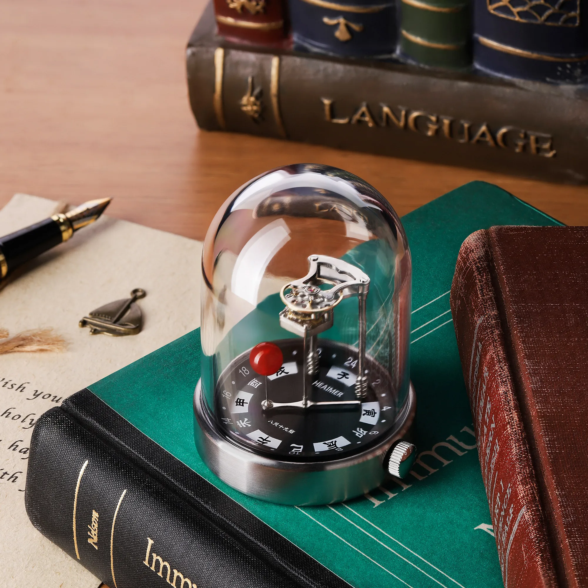 Mechanical space hut, table clock, ornament, can see the time