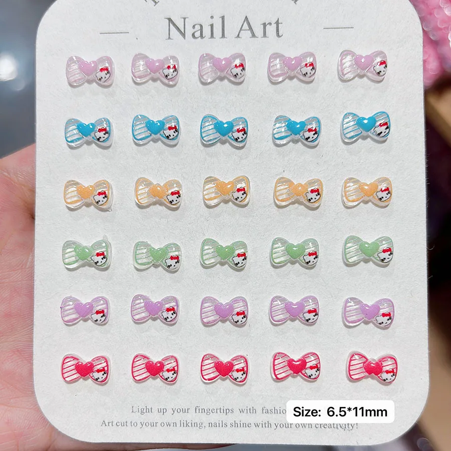 100 Stück/Packung 6,5 x 11 mm Hello Kitty Bow Nagel-Charms – kristallklare Harz-Herz-Nagelkunst, süße 3D-Nageldekoration für Kawaii-Maniküre