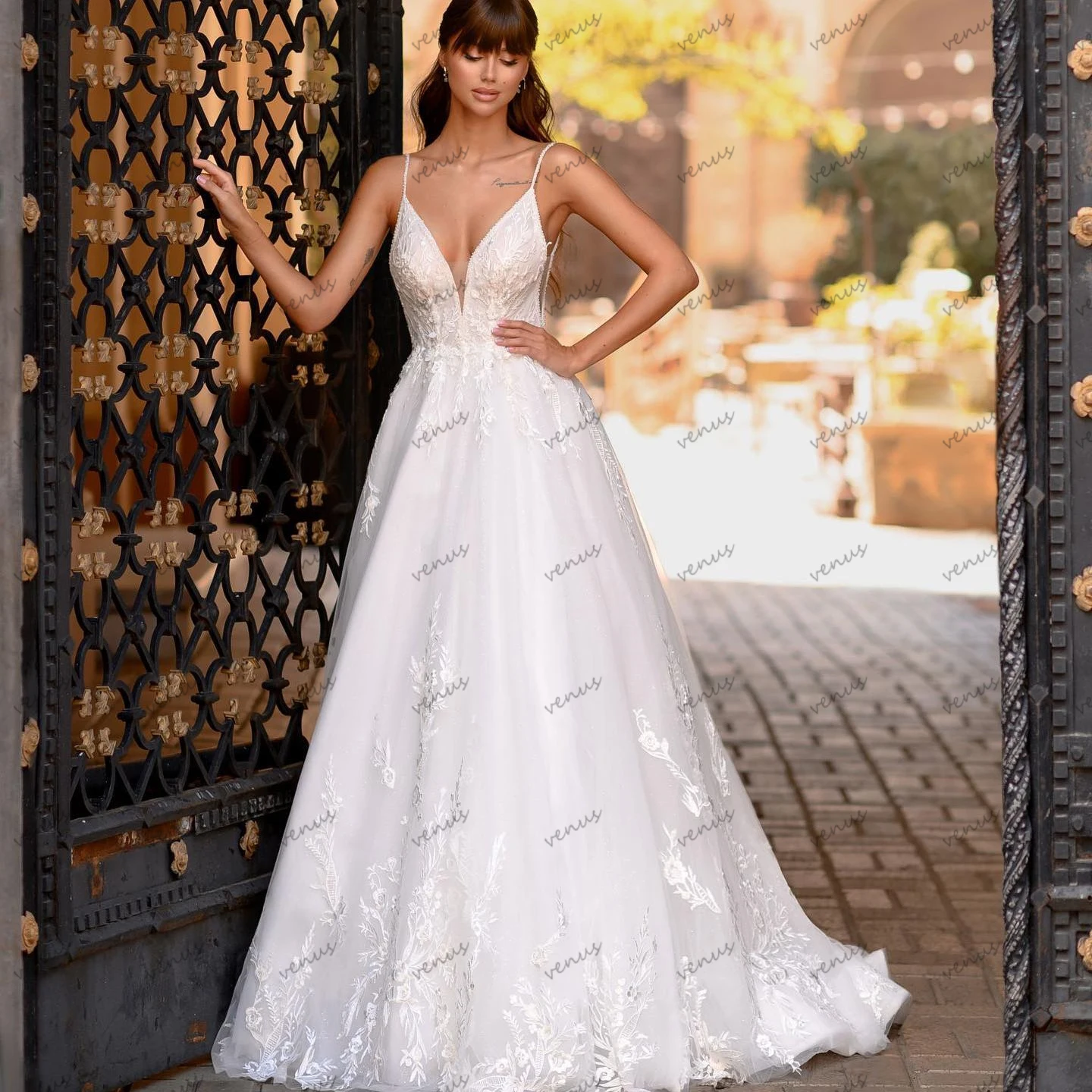

Glamorous Wedding Dresses A Line Tulle Tiered Bridal Gowns Lace Appliques Sleeveless Backless Vestidos De Novia Customized 2025