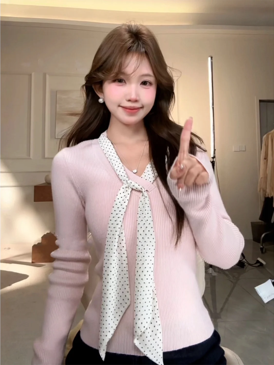 

Sweet Sle Pink V-ne Knitted Sweater Women's Slim Fit Inner Wear Top Spring 2026 New Arrival Belted Base Layer irt