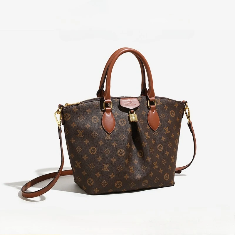 حقيبة يد نسائية جلدية مع كتف تحمل تصميم أنيق من العلامة التجارية الشهيرة ماسنجر مستوحاة من الأحداث الرسمية