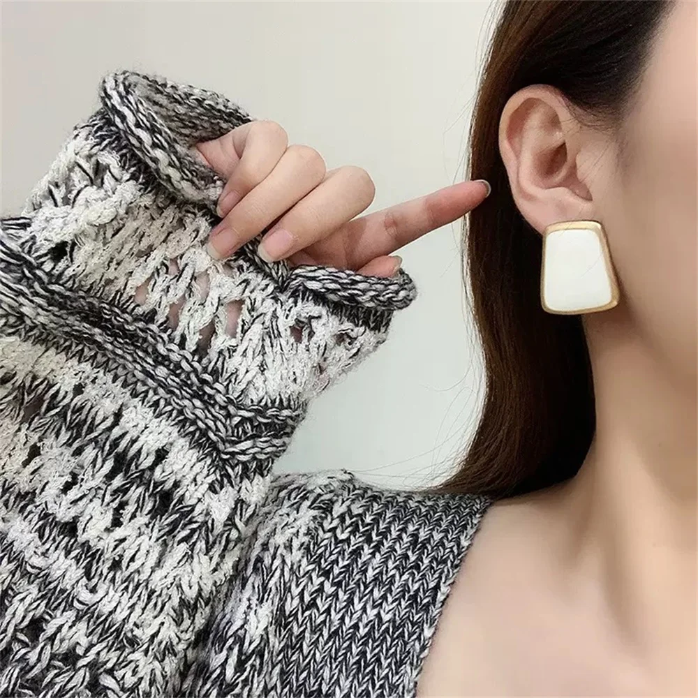 

Minimalism Rectangle White Dripping Oil Enamel Women's Earrings Fashion Luxury Metal Ear Stud Woman Jewelry Accessories Gift