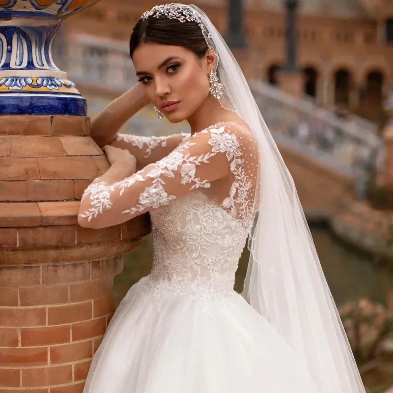 Customized Sweetheart Long Sleeve Bridal Ball Dress Wedding Bead Decoration Lace Applique A-line Bridal Dress Tank Top