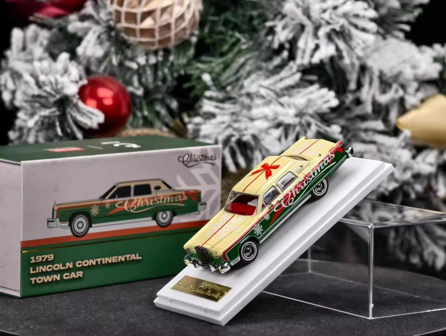 

Turning Crush 1:64 Awesome 1979 Christmas decoration Display Diecast Model Car