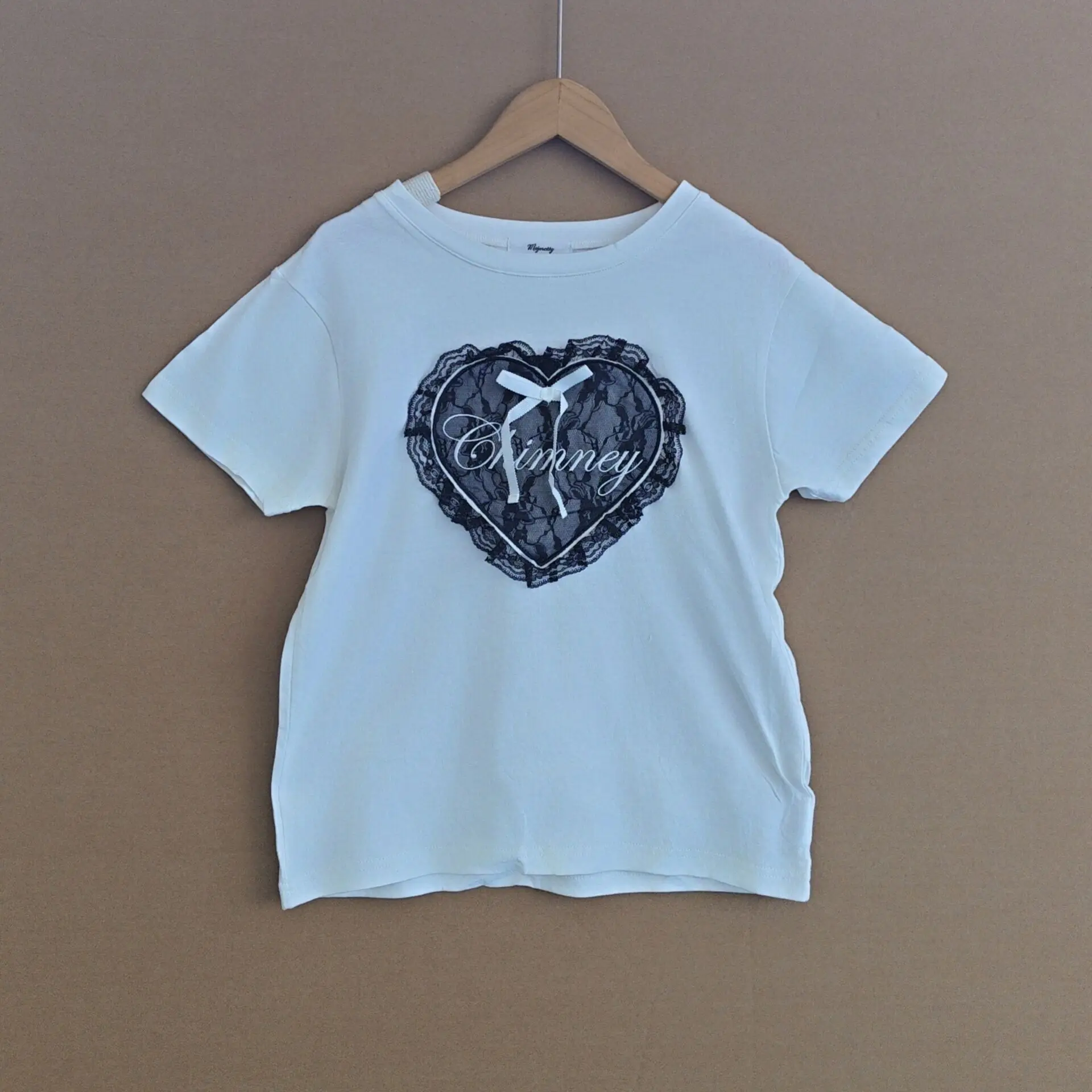 

Summer Lace Heart Design Loose Fit Slimming ort Sve T-irt Faionable Versatile round Ne Casual Wear for Women