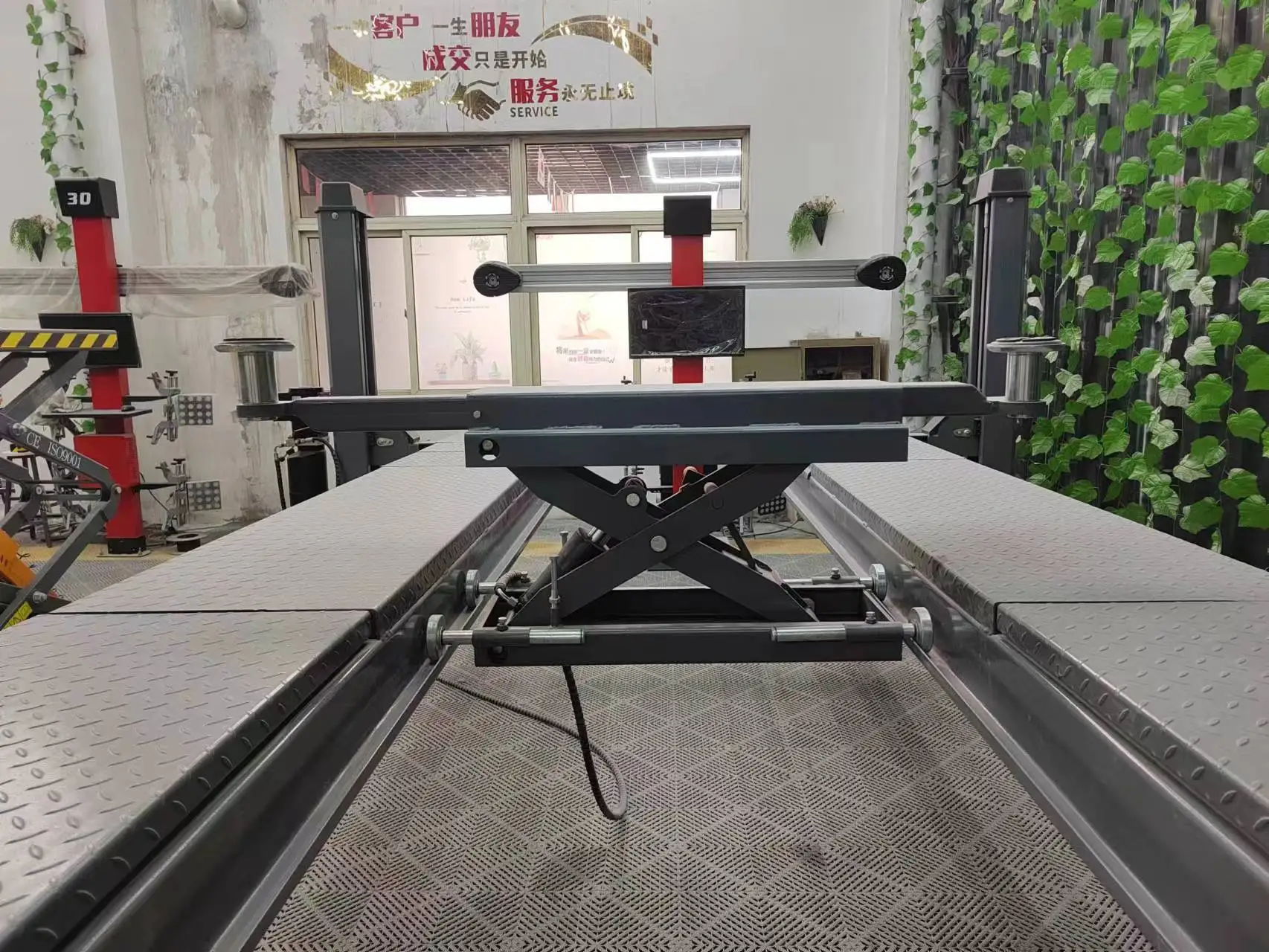 Customized Floor Mount Four Post Car Lift 5ton Car Lifts 4 Post Lift 5.5 Ton For Home Garage Parking Equipment