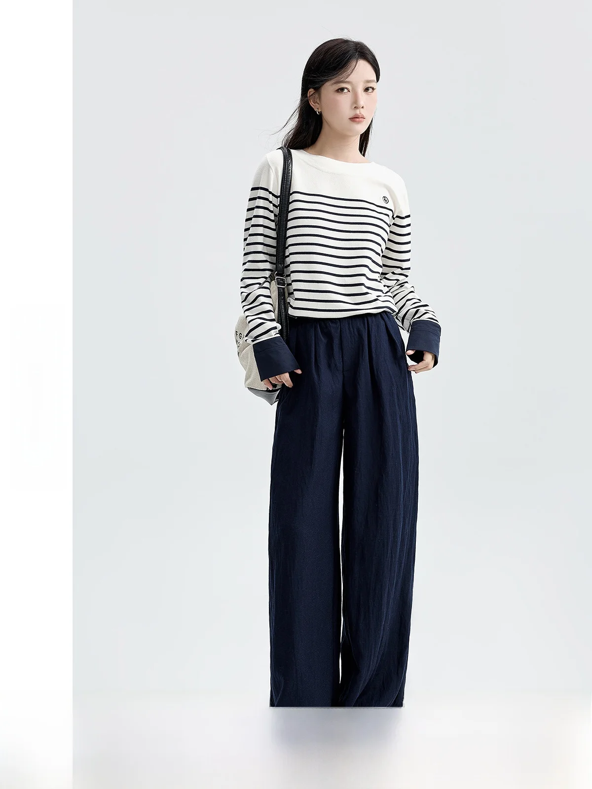 

Женская вязаная футболка в полоску, повседневная, свободного кроя, с эффектом стройности, с высокой талией, на молнии, с круглым вырезом, классический узор, для спорта