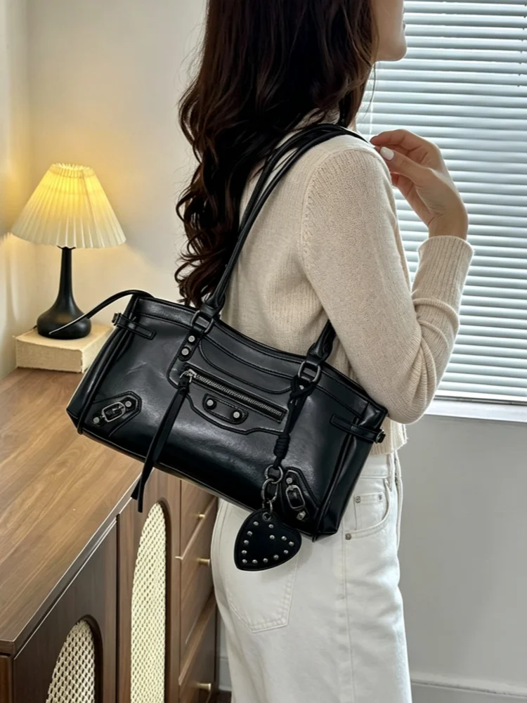 CLAREGQI Women Y2K White Rivet Heart Shoulder Bag Detachable Crossbody Strap Large Capacity Underarm Hand Purse