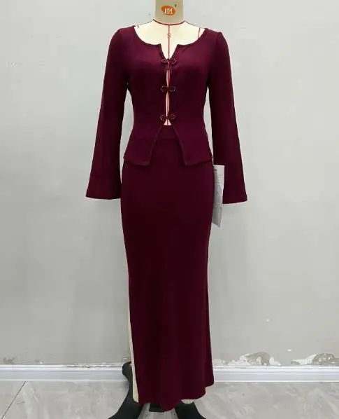 

Two Piece Set Women Outfit 2025 New Fashion Wine Red Knitted Short Shirt with Buckle Details & Slim Fit Hip Hugging Skirt Set