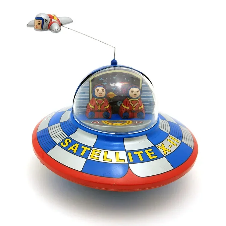 [Funny] Adult Collection Retro Wind up toy Metal Tin UFO space ship astronaut spaceman Clockwork toy figure model vintage toy