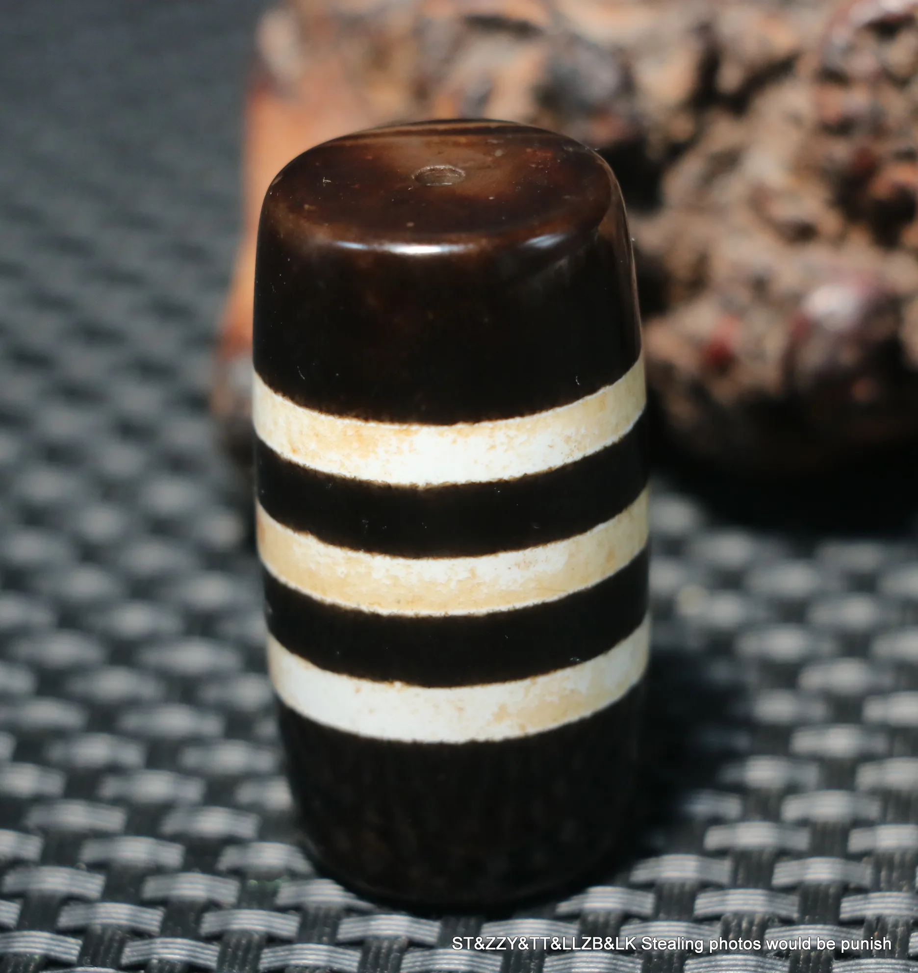 

LKbrother Sauces Magic Energy Tibetan Top Old Agate Line Type Healer Medicine Symbol Large Drum SHape dZi Bead Pendant Amulet