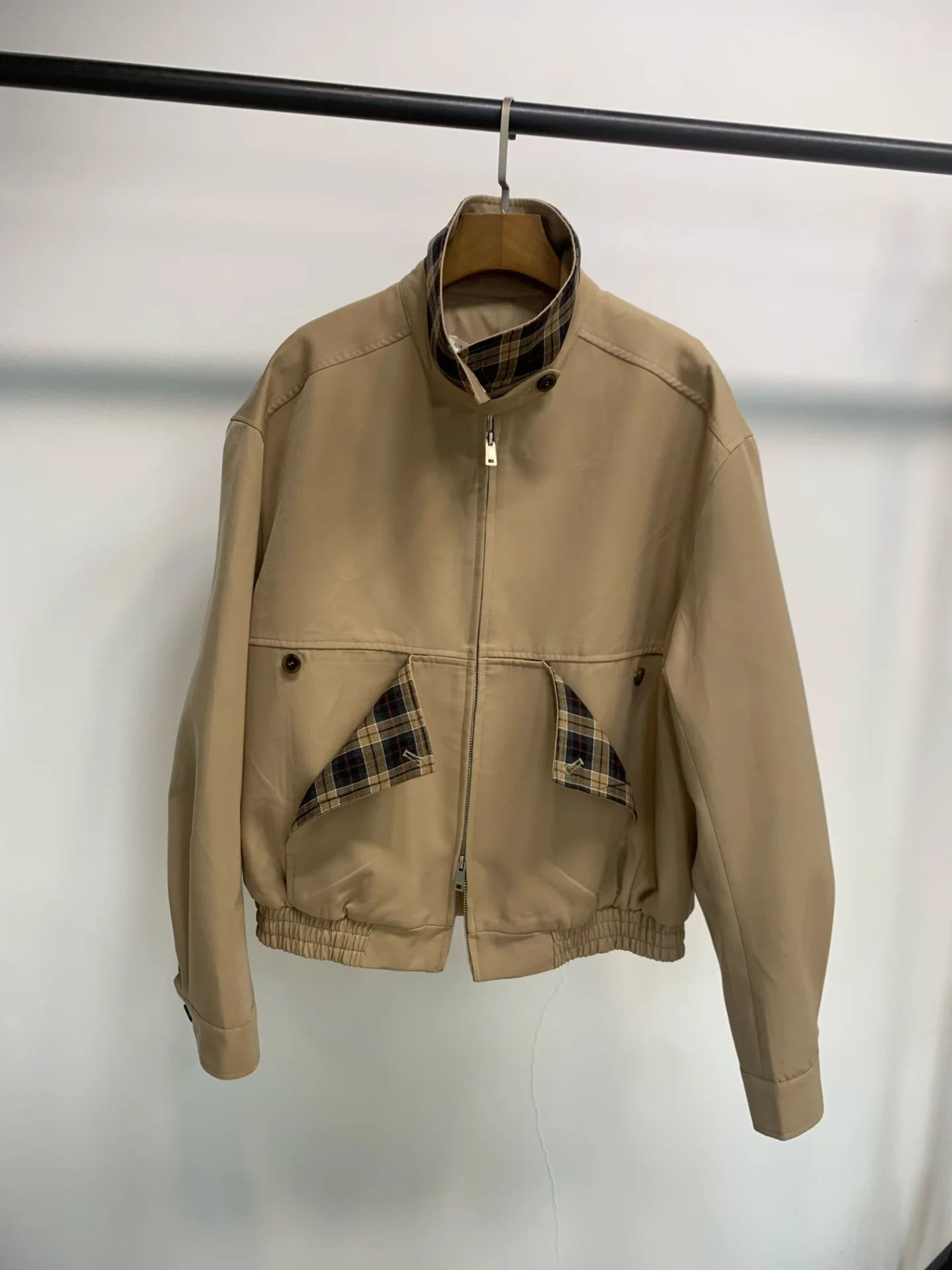 Retro checkered patchwork short jacket, women's lapel zipper workwear jacket, niche design sense, casual and versatile top