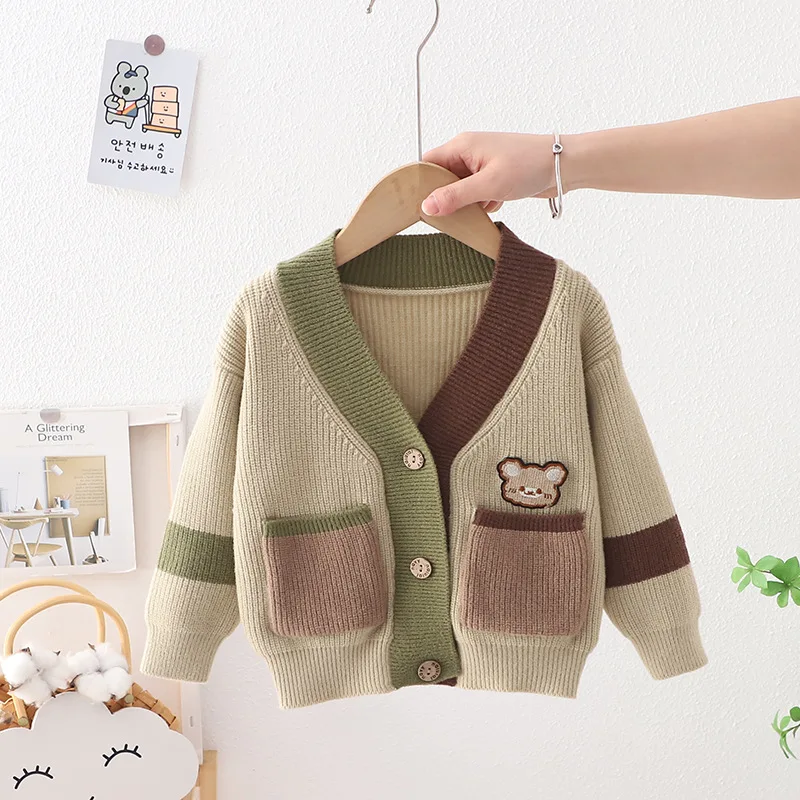 First Order Reduction Of 10RMB Knitted Cardigan Boys And Girls Sweater Coat Button Top Beautiful And Cute To Wear On The Outside